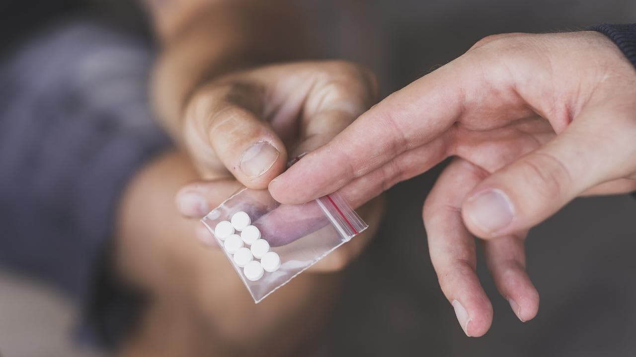 How to Find Party Pills for Sale USA Safely Online